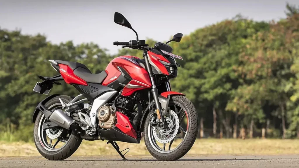 Honda का सुपड़ा साफ़ करने आ गया है Bajaj की नई बाइक धांसू इंजन