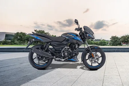 Bajaj Pulsar 150 : Honda Unicorn का मुकाबला करने आ गयी नई Bajaj Pulsar 150 बाइक का stylish look बना देगा आपको दीवाना