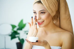 Skin Care Tips : अपनाइये यह 4 स्किन केयर टिप्स और अपने बेजान चेहरे में लाइए नई जान, जाने कब और कैसे करे उपयोग