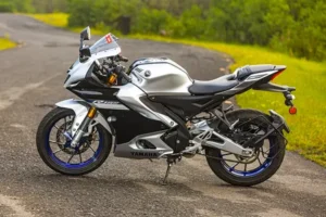 New Yamaha R15 Sport Bike : KTM को टक्कर देने आ गयी यामाहा की नई स्पोर्ट बाइक, जानें कीमत !