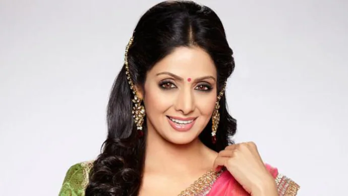 BOLLYWOOD ACTRESS SHREEDEVI : बॉलीवुड की महान अभिनेत्री श्रीदेवी के जन्मदिन उनकी याद में भावुक हुए फैंस !