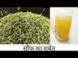 गिलास में परोसा गया ठंडा सौंफ का शरबत – गर्मी में राहत देने वाला देसी ड्रिंक