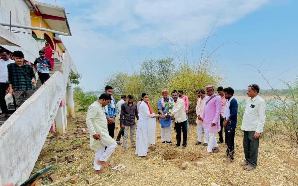 श्रद्धेय अनिल माधव दवे जी के अष्टम पुण्य स्मरण के अवसर पर आयोजित भजन संध्या सम्पन्न की गई हैं। स्थान “नदी का घर” सीनियर एमआईजी २, अंकुर कॉलोनी, पारुल हॉस्पिटल के पास, शिवाजीनगर भोपाल, समय - सायं ७ बजे संपन्न हुई।