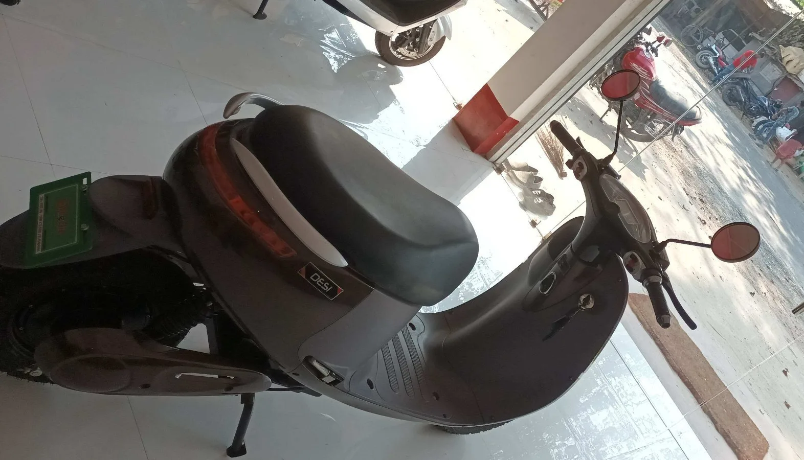 Desi Electric Scooter: पतंजलि का नया धमाका पेट्रोल की छुट्टी करने आ रहा देसी स्कूटर
