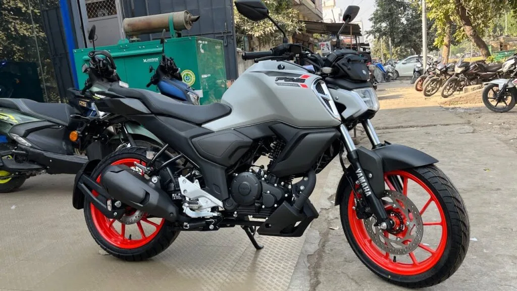 Yamaha FZS Fi 2025 का डिजिटल मीटर और ब्लूटूथ कनेक्टिविटी फीचर
